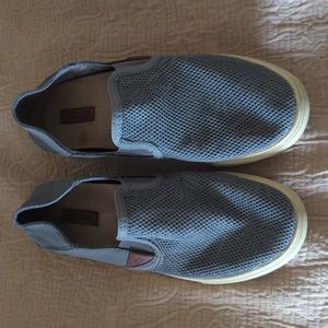 Olukai slip on shoes women's 6w, gray